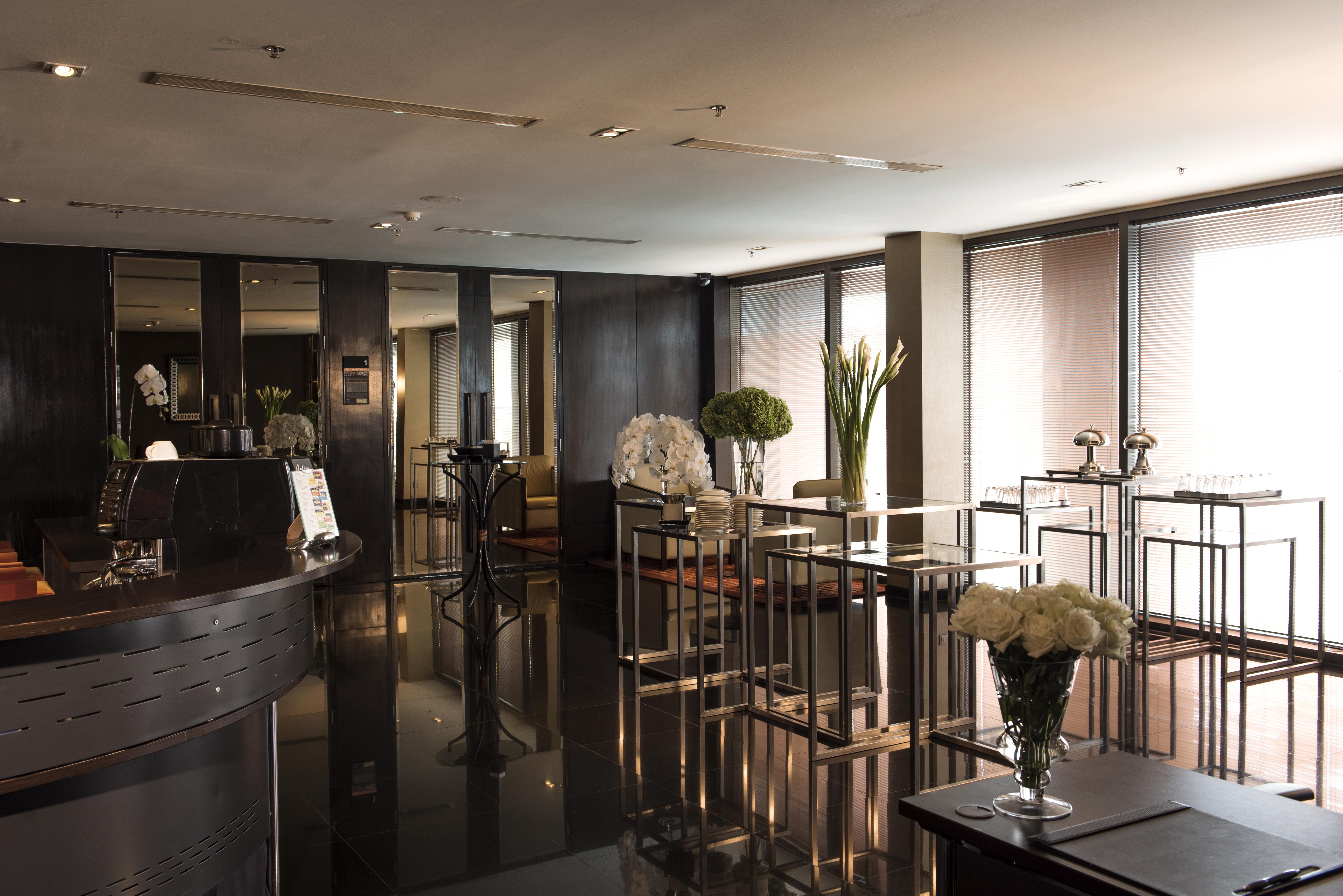 Vie Hotel Bangkok - Mgallery Collection Exterior foto The bar at the 100 Queen's Gate